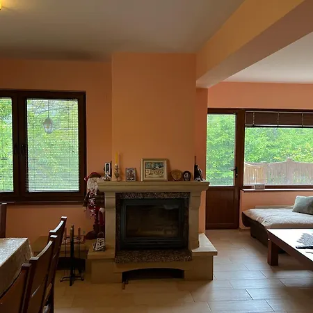 Сasa de vacaciones The Old Walnut House Terziysko