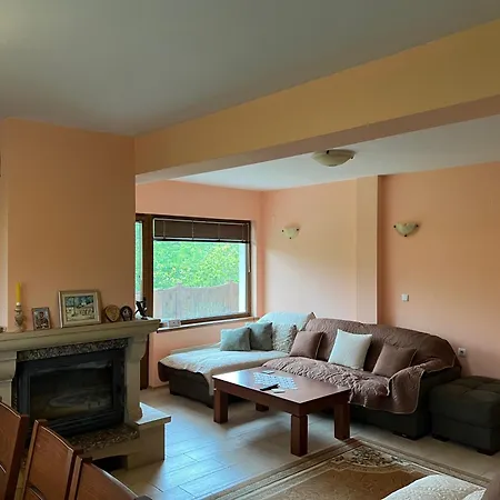 The Old Walnut House Hébergement de vacances Terziysko