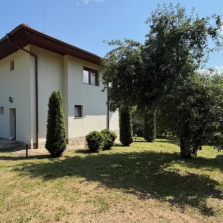 Сasa de vacaciones The Old Walnut House