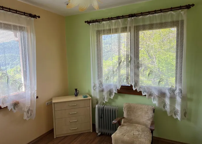 Holiday home The Old Walnut House *