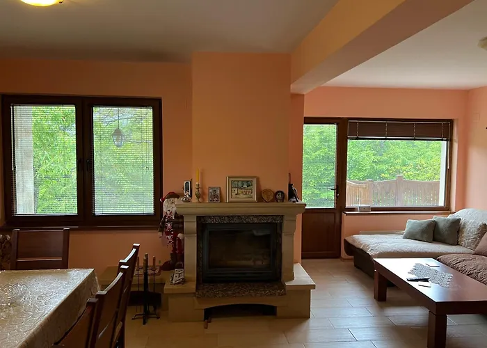 Holiday home The Old Walnut House Terziysko